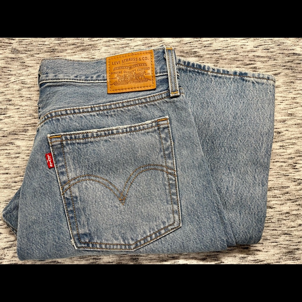 Levi’s Wedgie Straight Distressed Jeans -Size 30